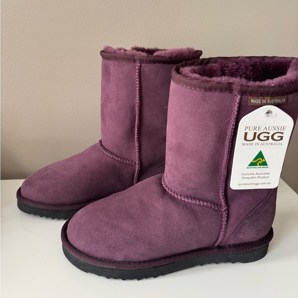 Uggs, colour plum, Size 7